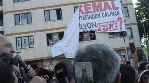 İ­z­m­i­r­­d­e­ ­p­a­n­k­a­r­t­l­ı­ ­p­r­o­t­e­s­t­o­ ­-­ ­S­o­n­ ­D­a­k­i­k­a­ ­H­a­b­e­r­l­e­r­